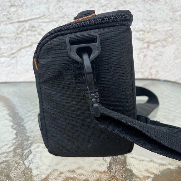 Lowepro Adventura TLZ 30 III Black Top Loading Camera Bag - Picture 5 of 12